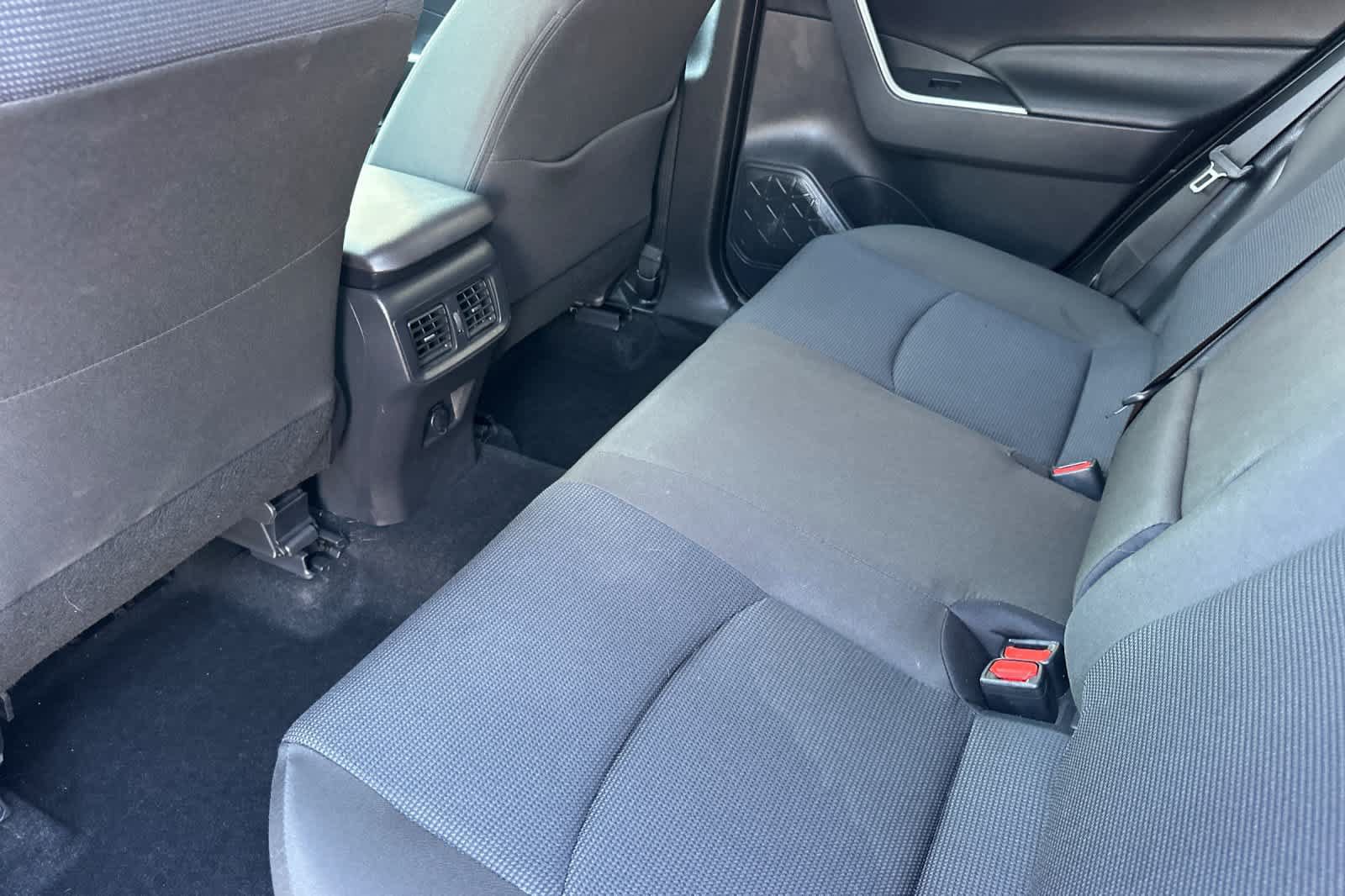 Used 2025 Toyota RAV4 LE AWD/4WD image 4