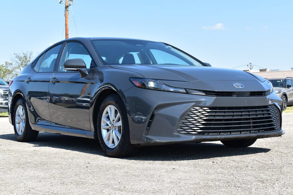 Used 2025 Toyota Camry LE FWD image 3