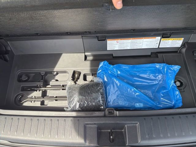 Used 2023 Toyota Highlander XLE FWD image 13