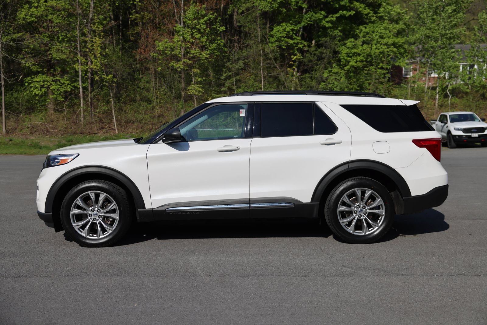 Certified 2024 Ford Explorer XLT w/ Equipment Group 202A AWD/4WD image 8