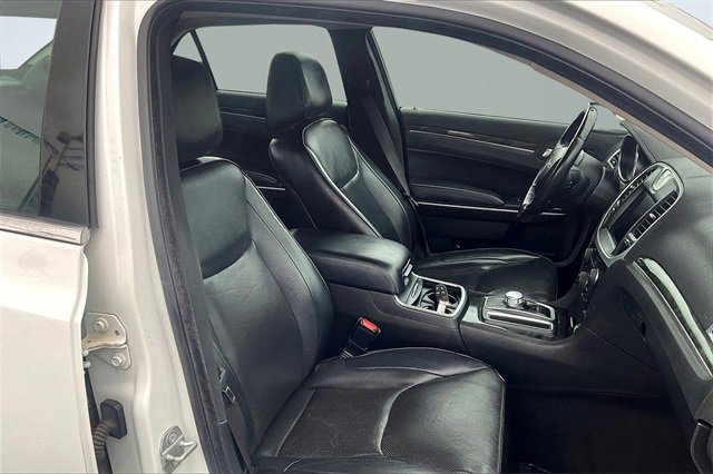 Used 2019 Chrysler 300 Limited image 9