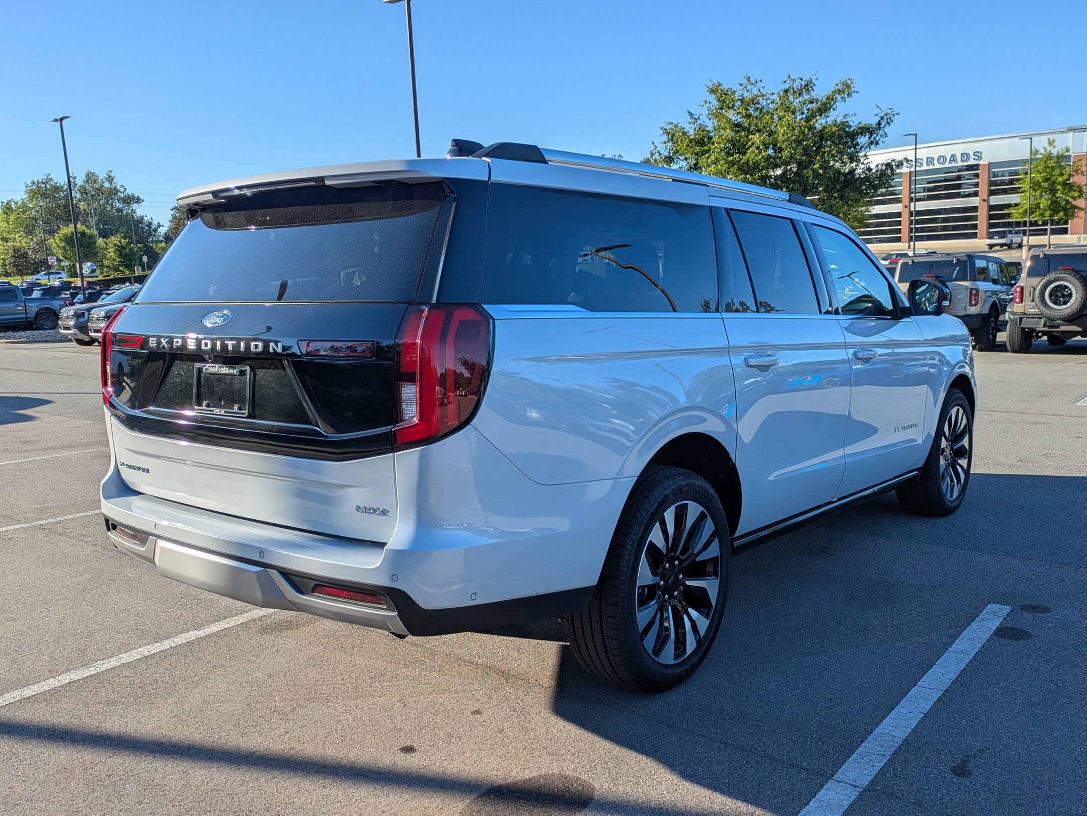 Certified 2025 Ford Expedition Max Platinum w/ Driver's Package AWD/4WD image 4