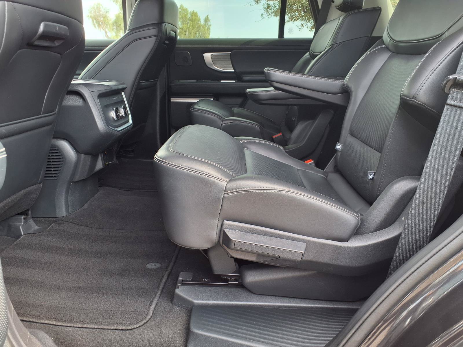 Certified 2025 Ford Expedition Active AWD/4WD image 18