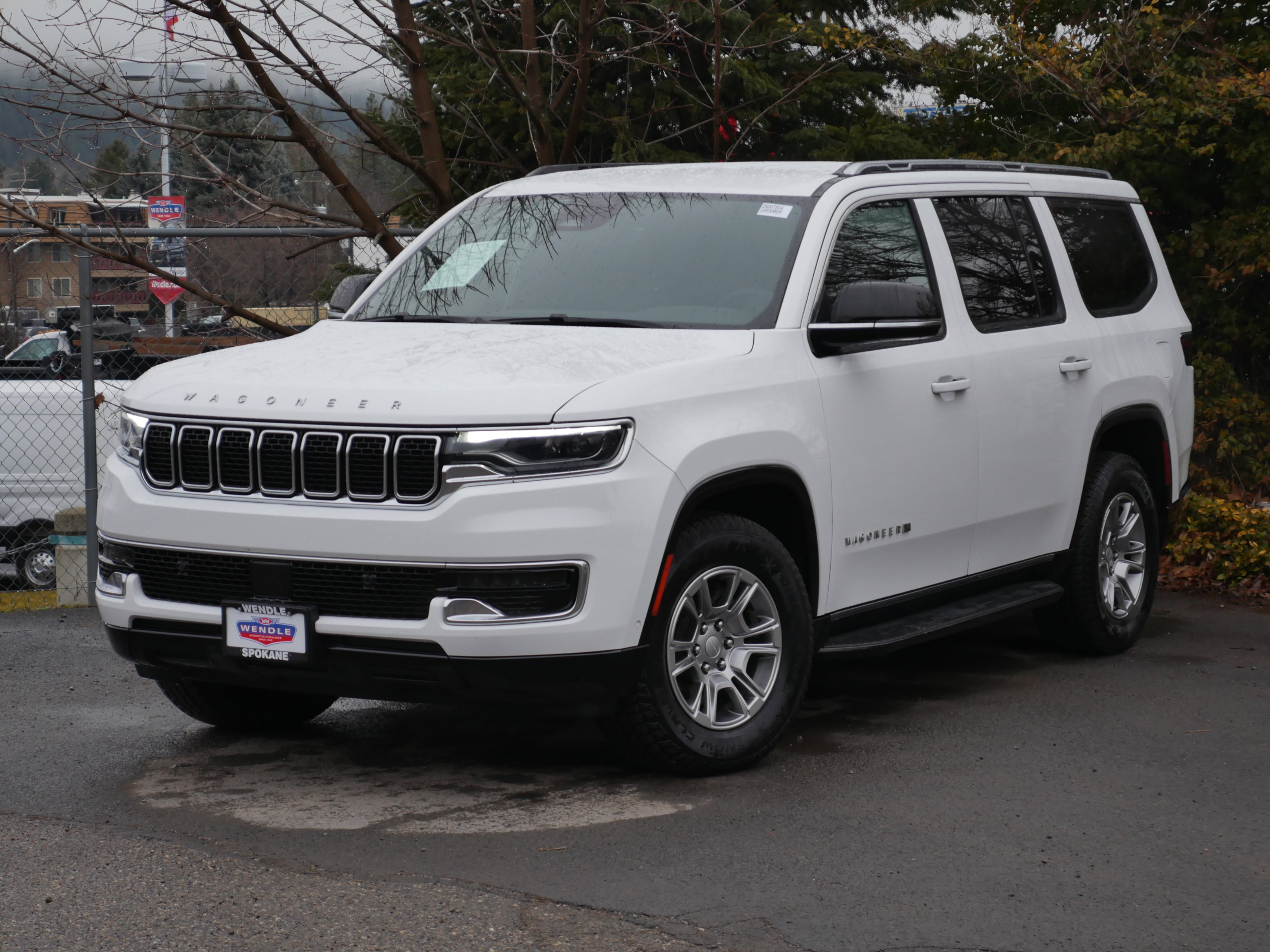 Used 2024 Jeep Wagoneer 4WD image 2