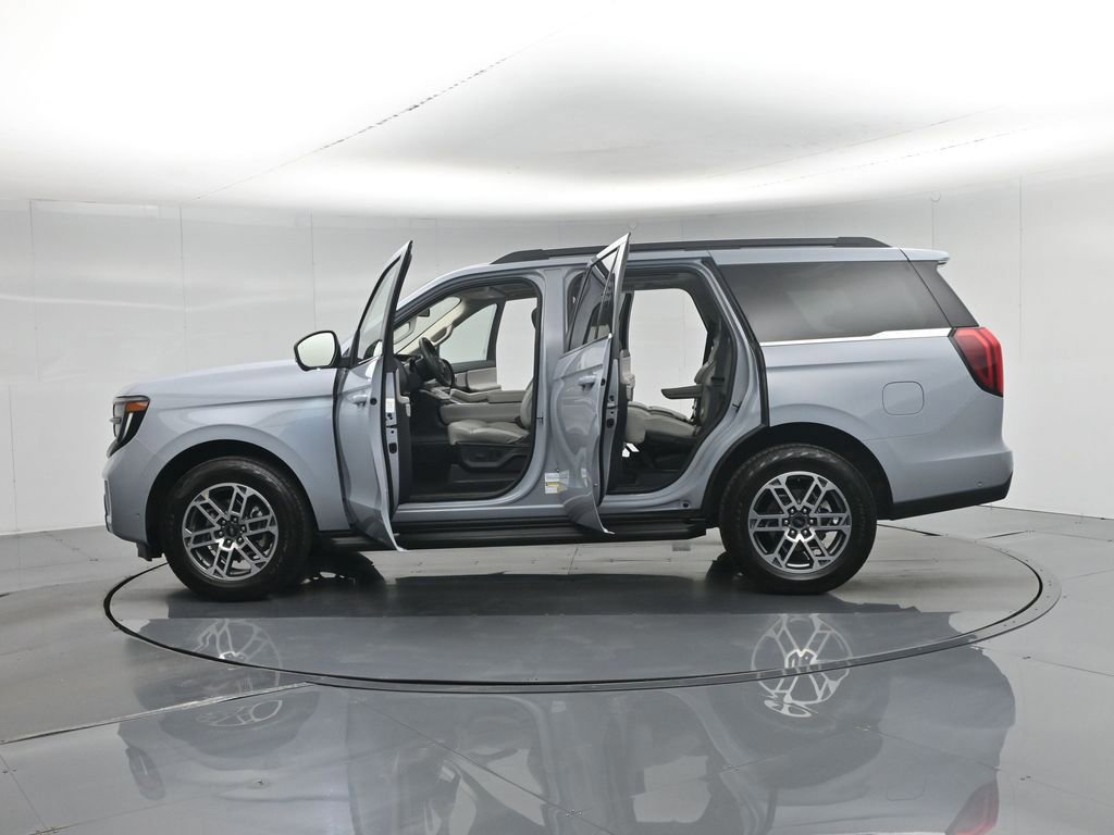 Certified 2025 Ford Expedition Active AWD/4WD image 33