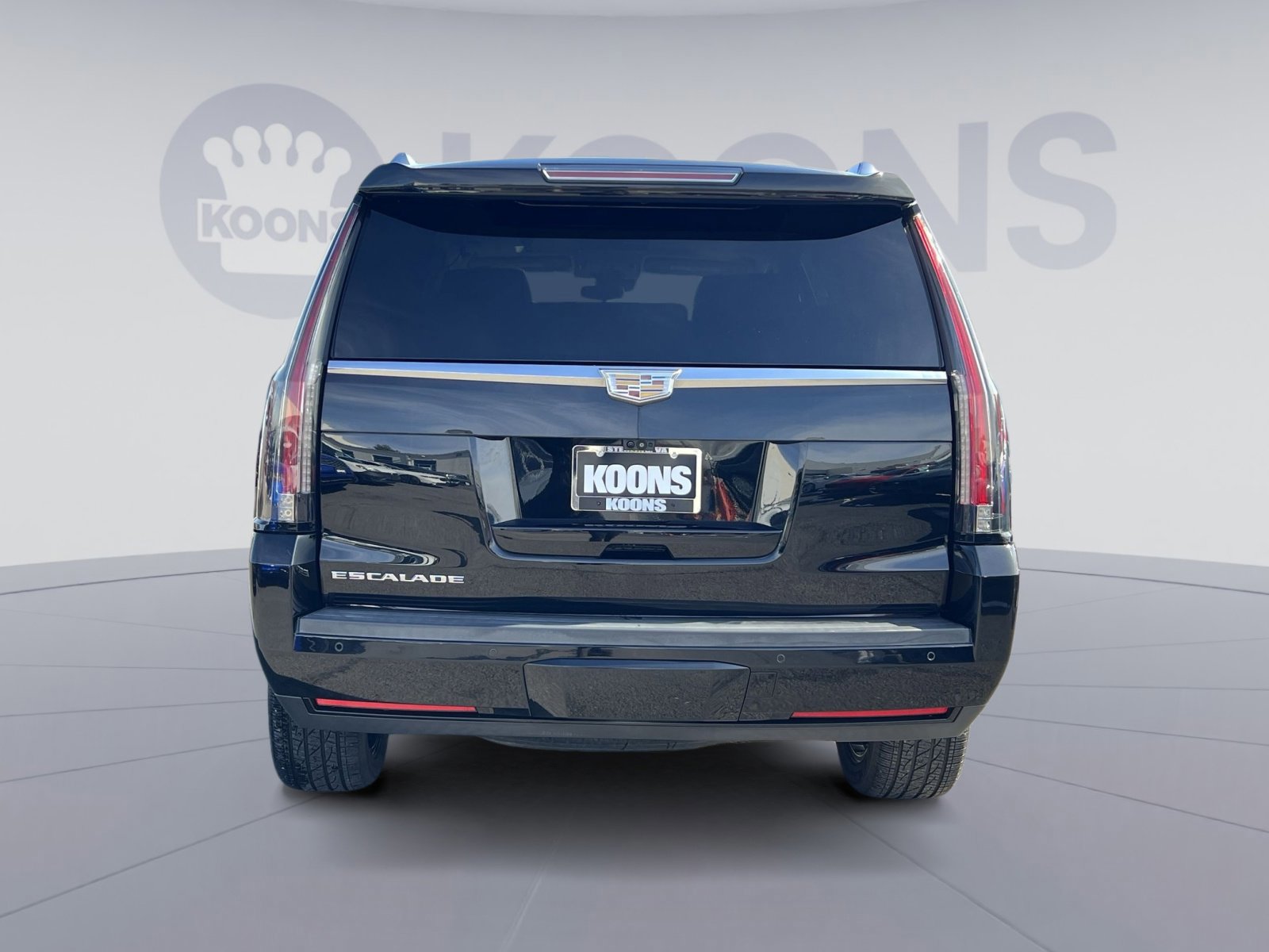 Used 2017 Cadillac Escalade Premium Luxury image 4