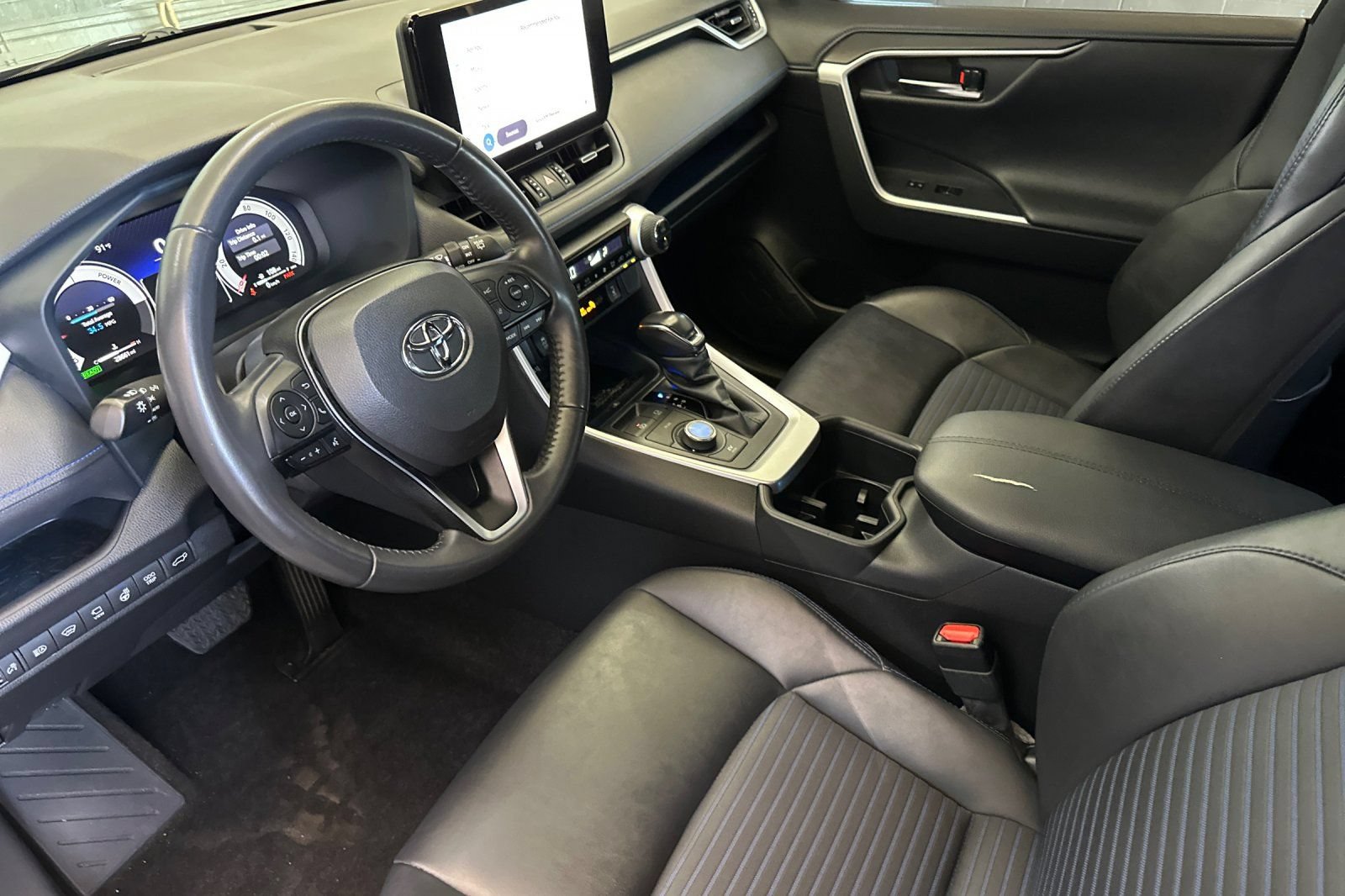 Used 2023 Toyota RAV4 XSE AWD/4WD image 9