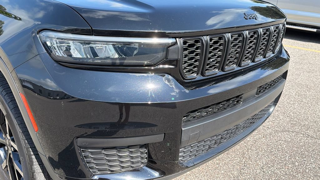 Used 2024 Jeep Grand Cherokee L Altitude RWD image 9
