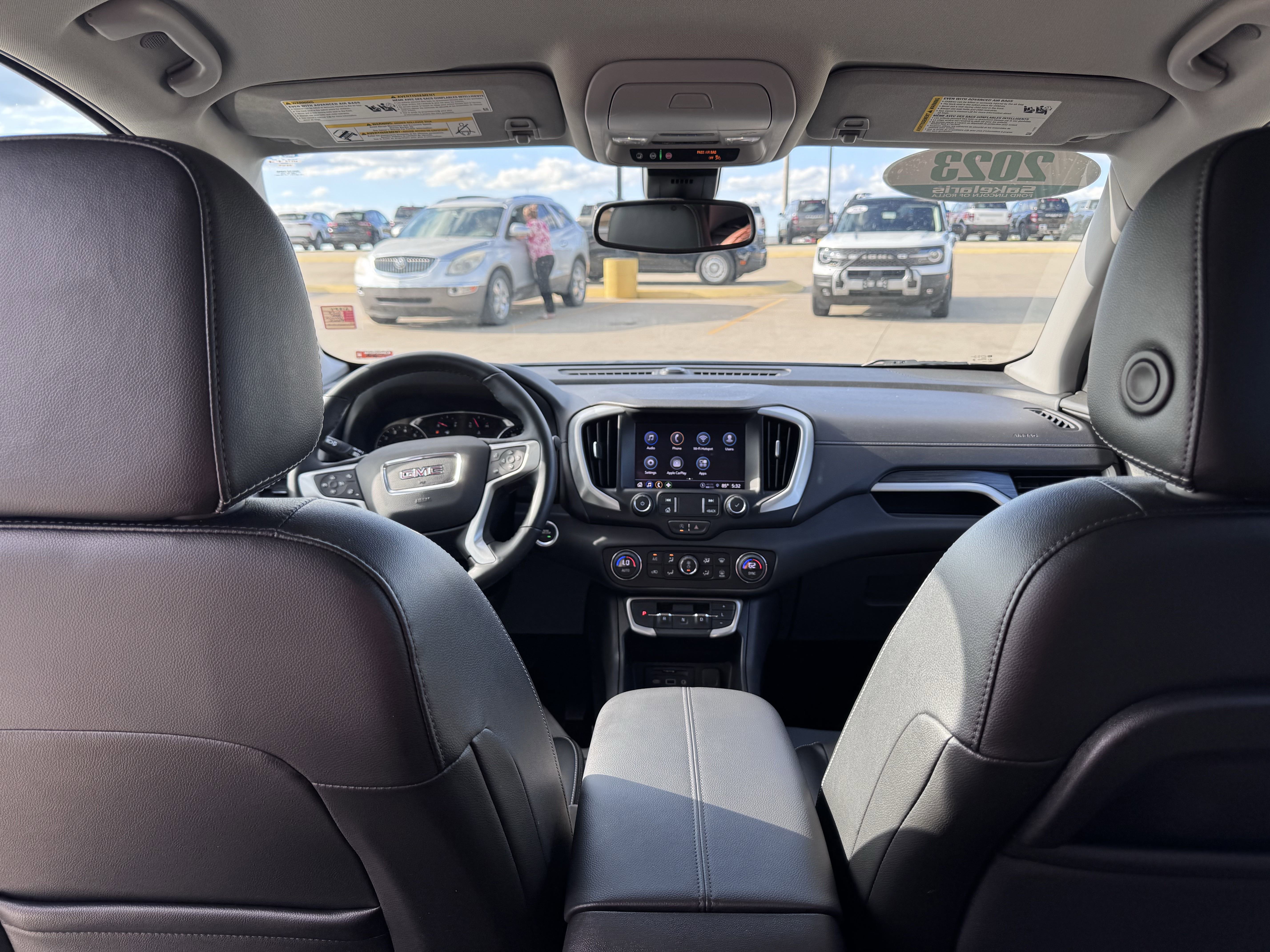 Used 2023 GMC Terrain SLT image 33