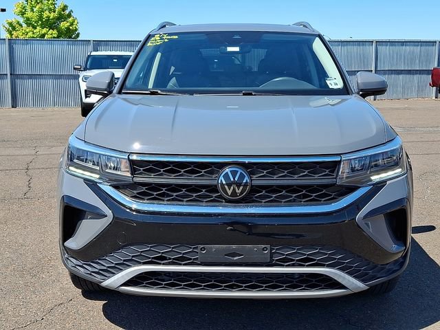 Used 2023 Volkswagen Taos SE w/ Panoramic Sunroof Package AWD/4WD image 2