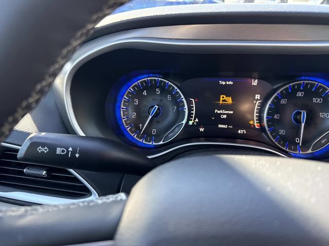 Used 2024 Chrysler Pacifica Touring-L FWD image 31