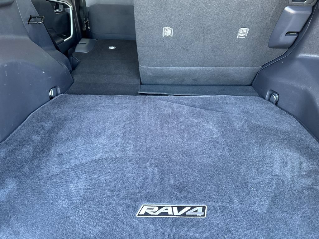 Used 2021 Toyota RAV4 XLE w/ Carpet Mat Package (TMS) FWD image 14