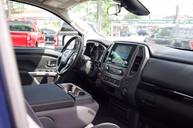 Used 2023 Nissan Titan 4x4 Crew Cab image 14