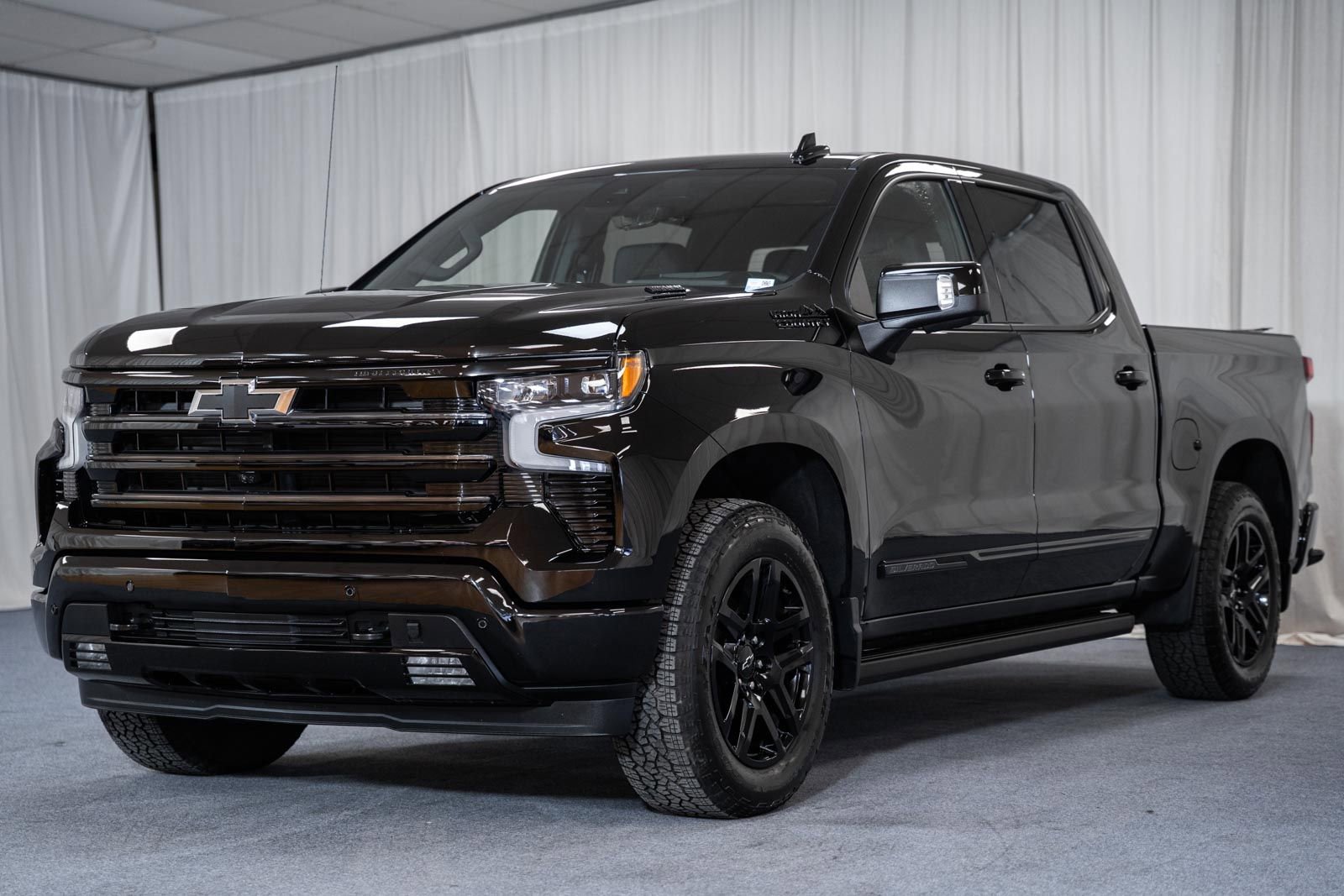 Used 2026 Chevrolet Silverado 1500 High Country w/ Midnight Edition image 3