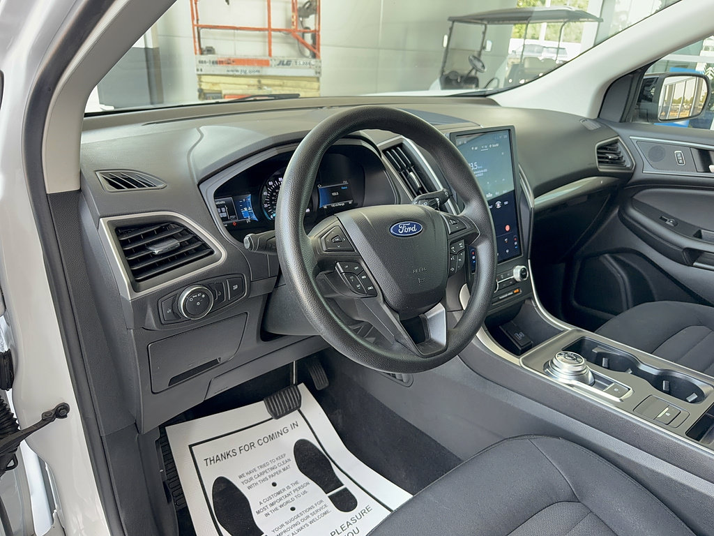 Certified 2022 Ford Edge SE w/ Black Appearance Package AWD/4WD image 11