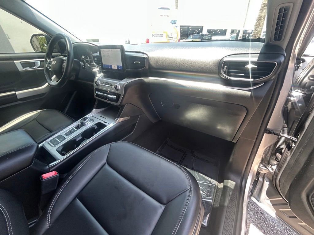 Certified 2022 Ford Explorer XLT w/ Equipment Group 202A image 25