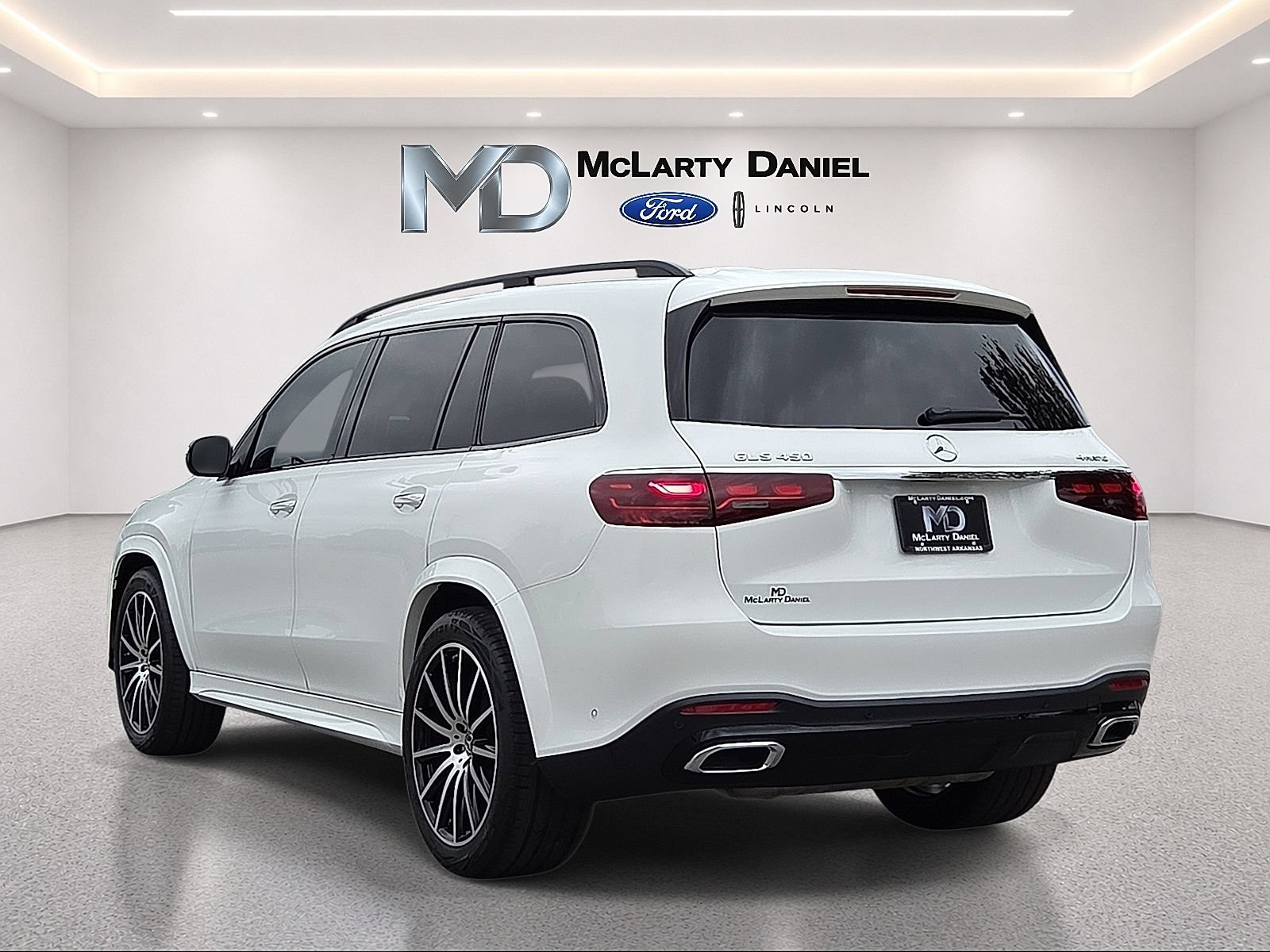 Used 2026 Mercedes-Benz GLS 450 4MATIC image 4