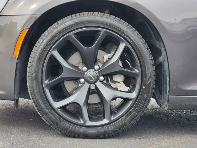 Used 2021 Chrysler 300 Touring L RWD image 11