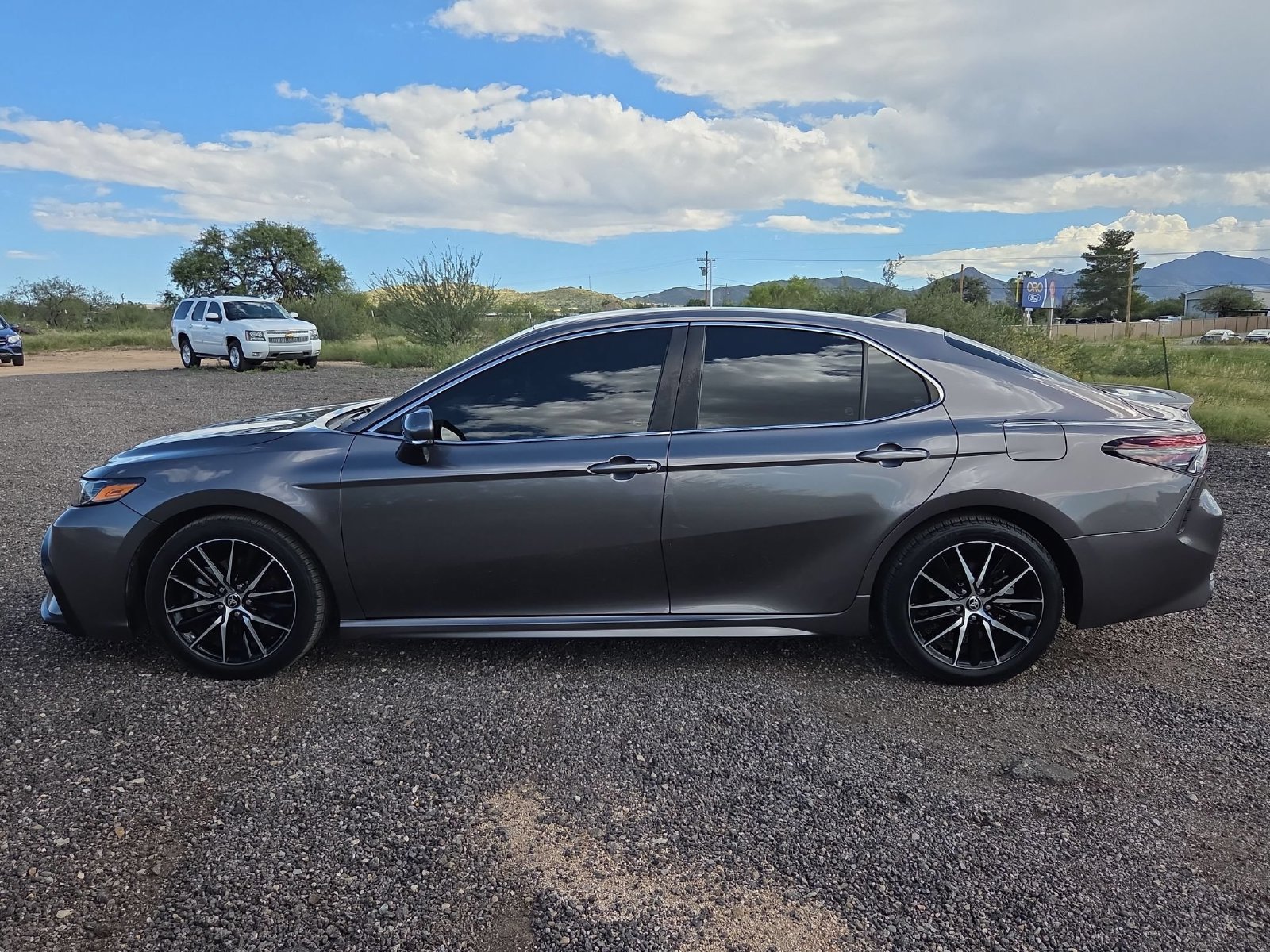 Used 2022 Toyota Camry SE FWD image 9