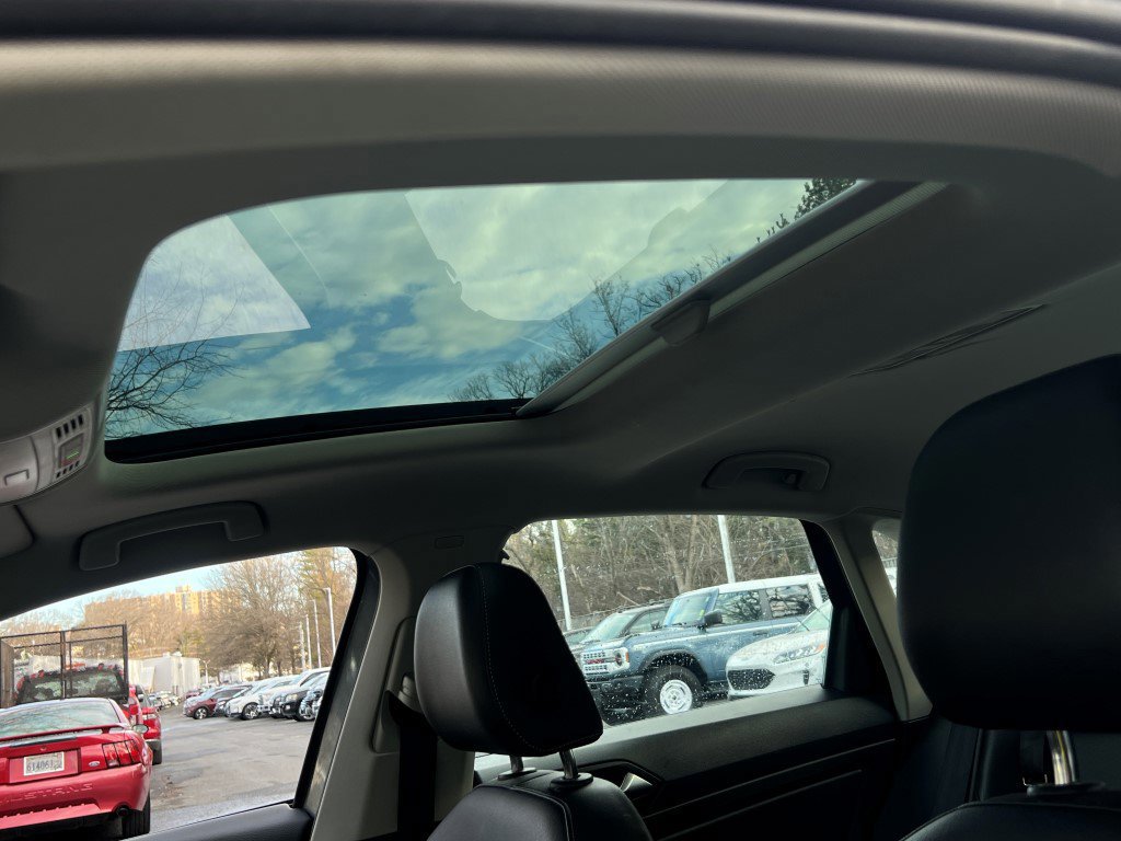 Used 2021 Volkswagen Jetta SE w/ SE Cold Weather Package image 29