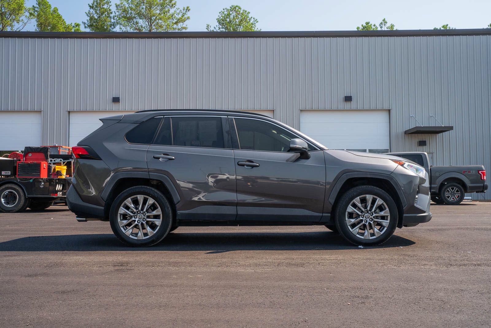 Used 2020 Toyota RAV4 XLE Premium FWD image 8