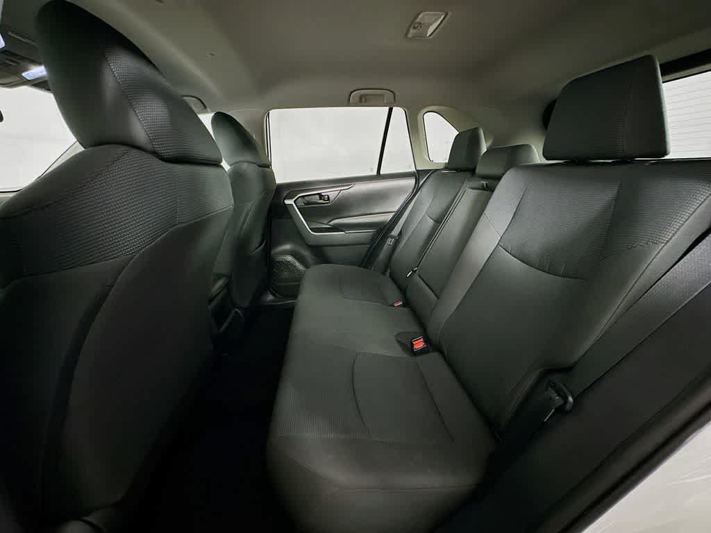 Used 2021 Toyota RAV4 LE FWD image 13