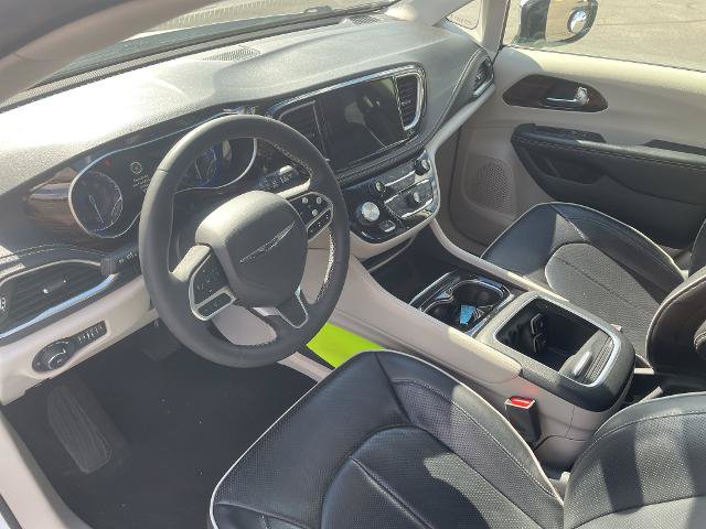 Used 2023 Chrysler Pacifica Limited AWD/4WD image 26