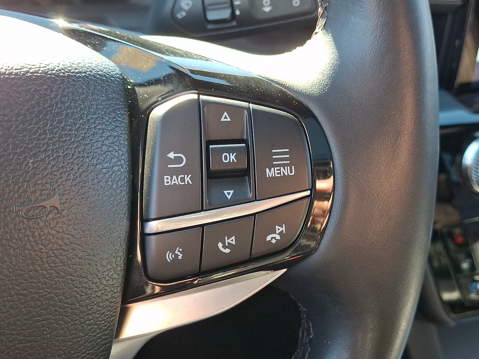Certified 2023 Ford Explorer Platinum w/ Technology Package AWD/4WD image 31