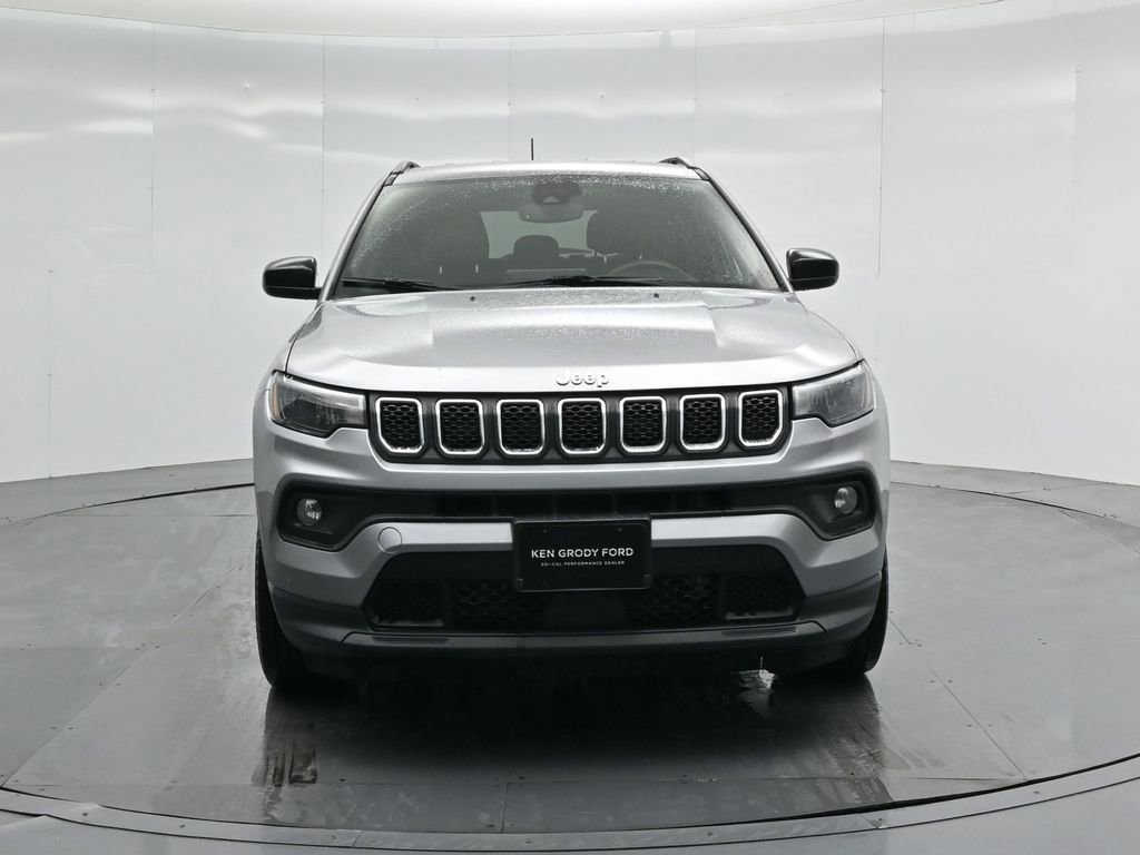 Used 2023 Jeep Compass Latitude image 29
