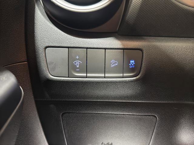 Used 2022 Hyundai Kona SEL image 16