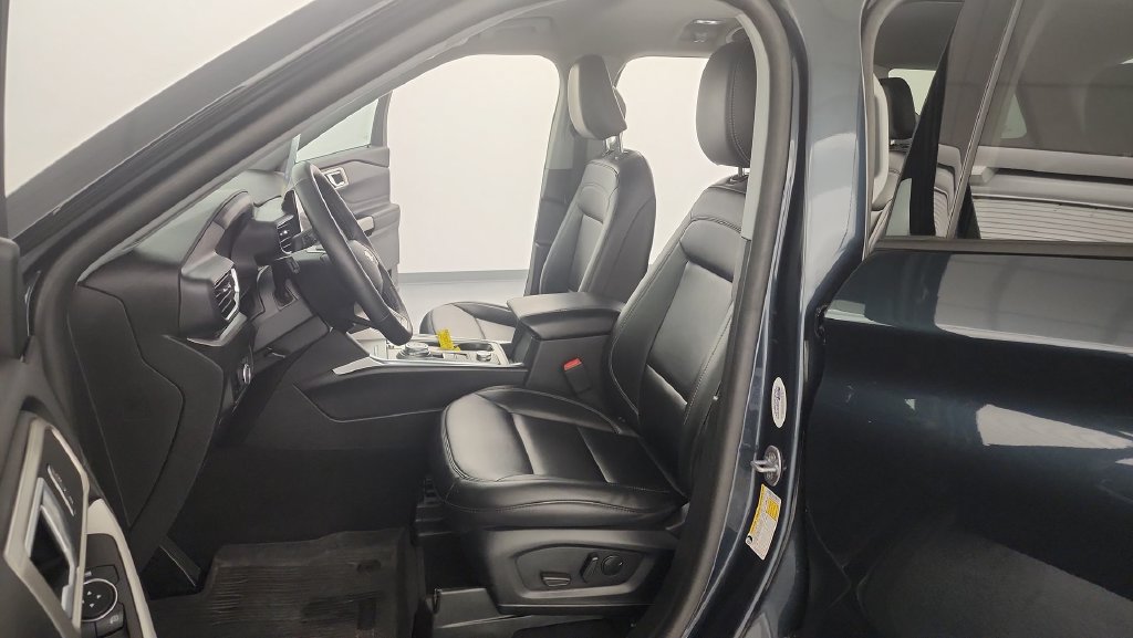 Certified 2024 Ford Explorer XLT w/ Equipment Group 202A AWD/4WD image 15