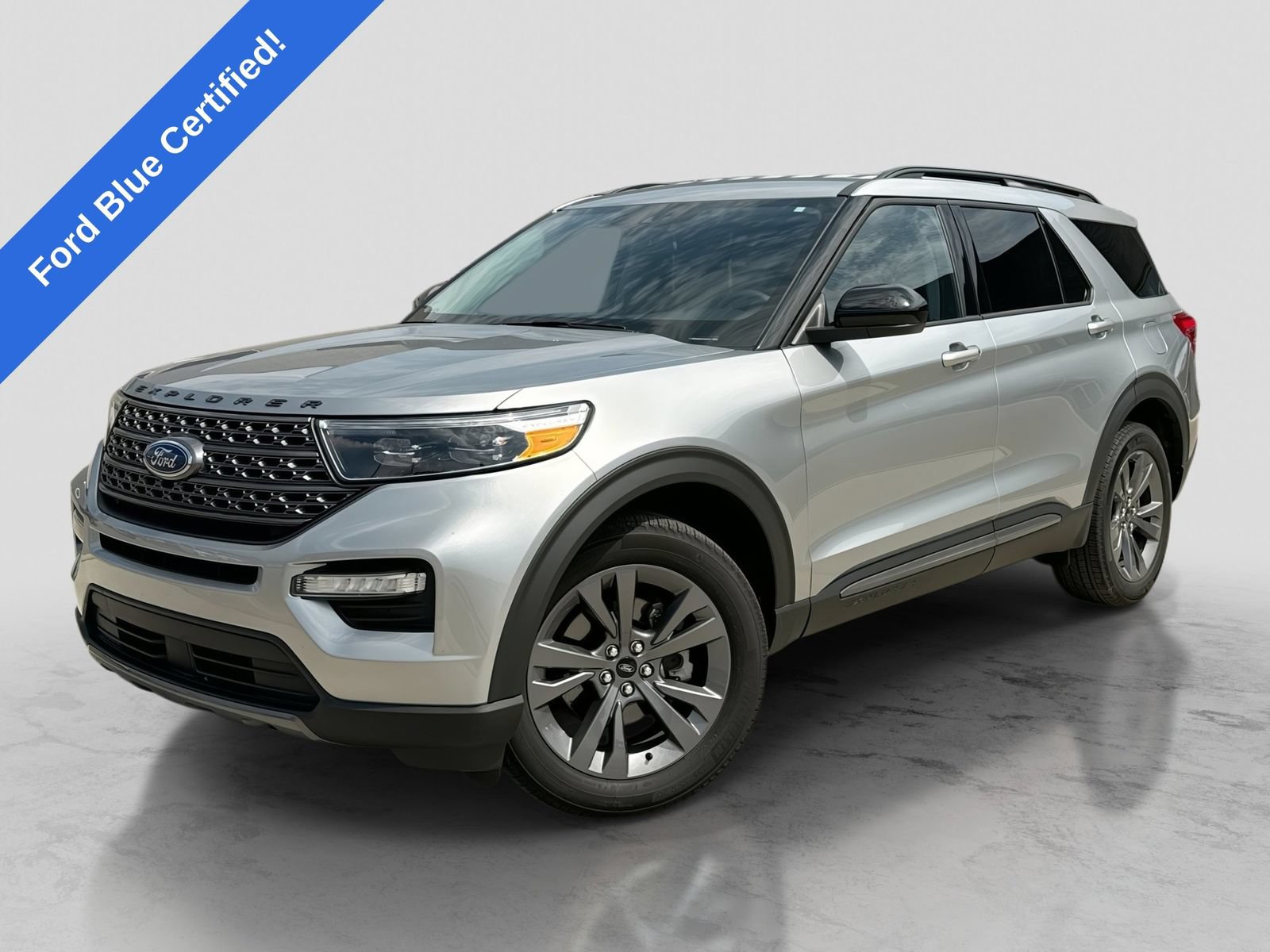 Certified 2023 Ford Explorer XLT w/ Equipment Group 202A AWD/4WD image 1