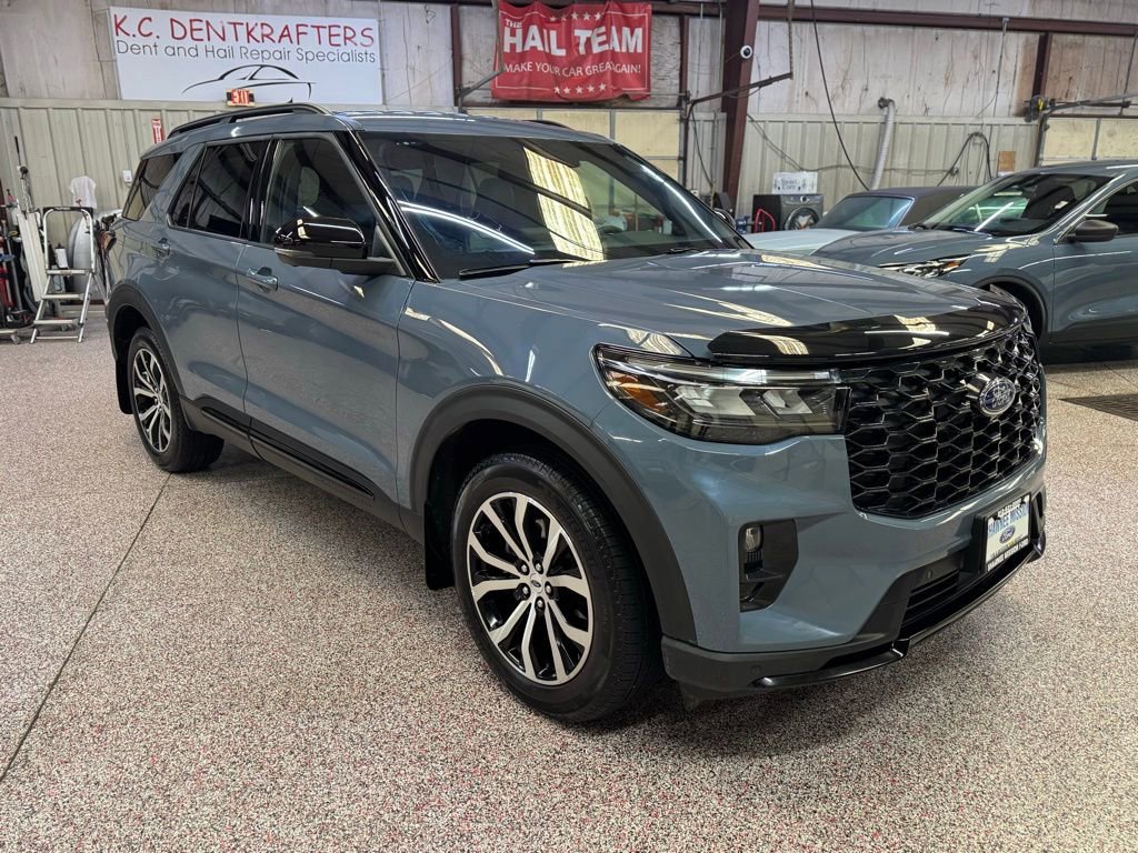 Certified 2025 Ford Explorer ST-Line image 7