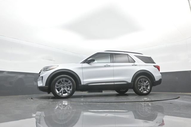 Certified 2025 Ford Explorer Active w/ Active Comfort Package AWD/4WD image 35