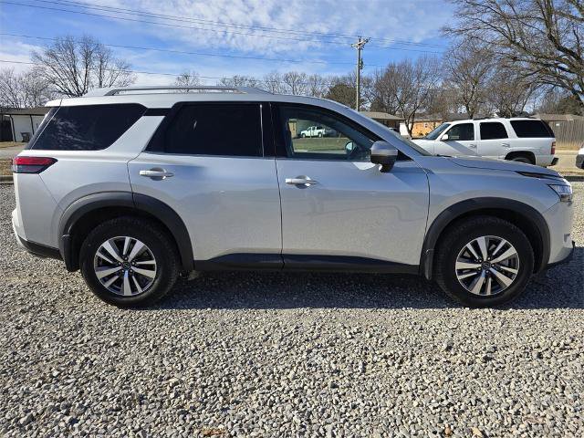 Used 2023 Nissan Pathfinder SL image 3