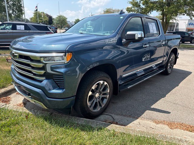 Used 2024 Chevrolet Silverado 1500 High Country w/ Z71 Off-Road Package AWD/4WD image 2