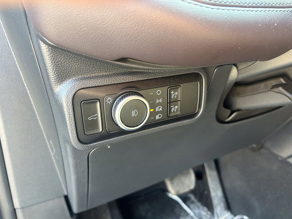 Certified 2025 Ford Explorer Platinum w/ LUX Leather Package image 11