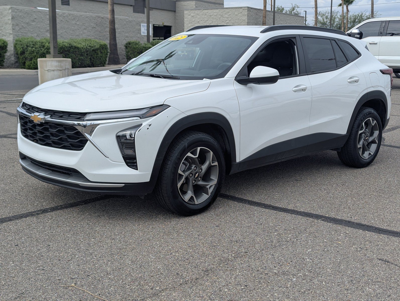 Used 2025 Chevrolet Trax LT FWD image 5
