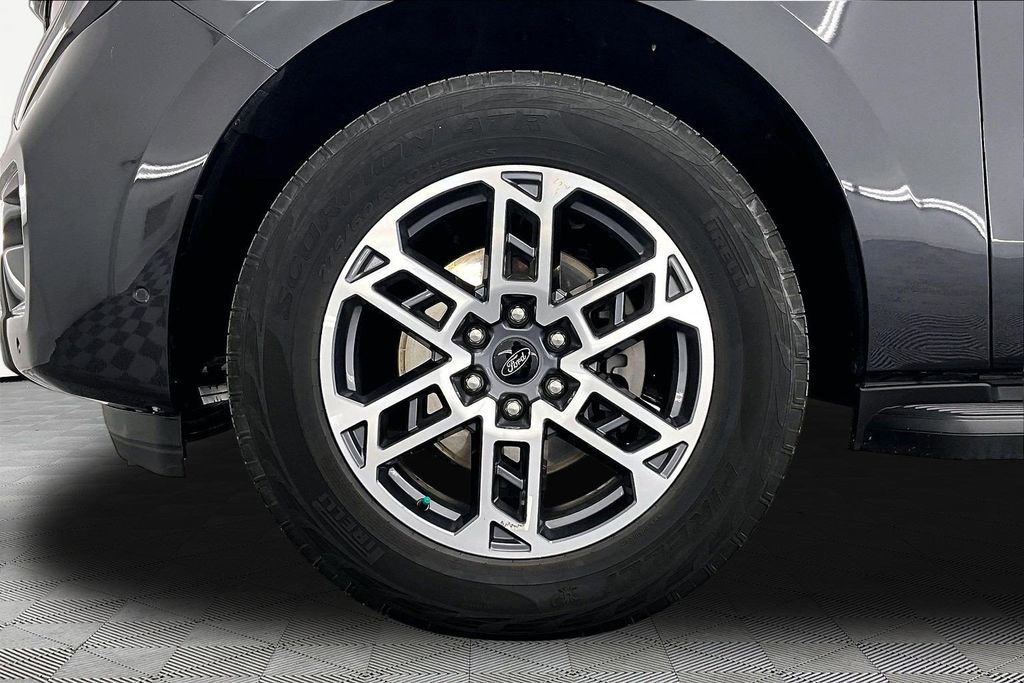 Certified 2025 Ford Expedition Active AWD/4WD image 9