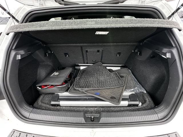 Used 2024 Volkswagen Golf R image 43