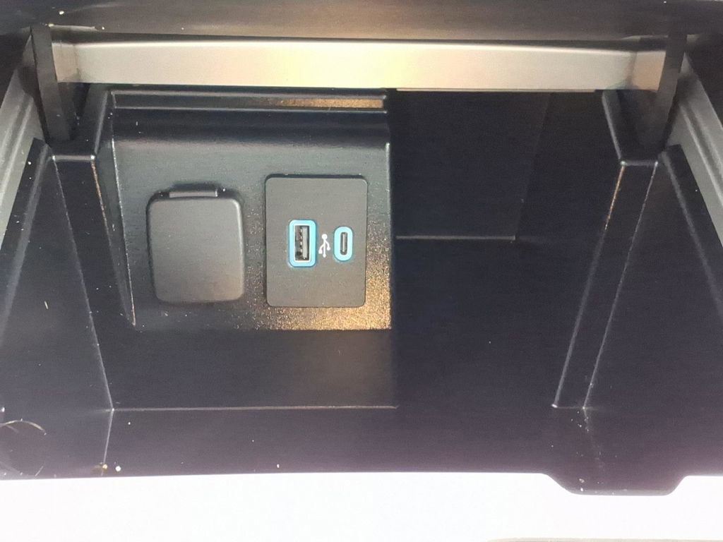 Certified 2022 Ford Explorer Limited w/ Equipment Group 301A image 18