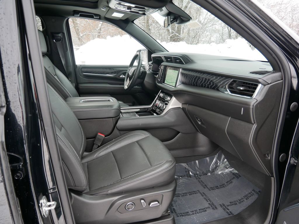 Used 2023 GMC Yukon XL Denali image 8