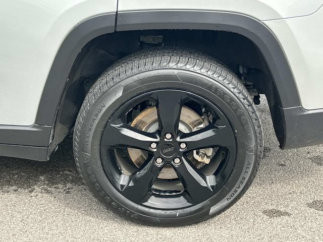 Used 2023 Jeep Grand Cherokee L Laredo AWD/4WD image 13