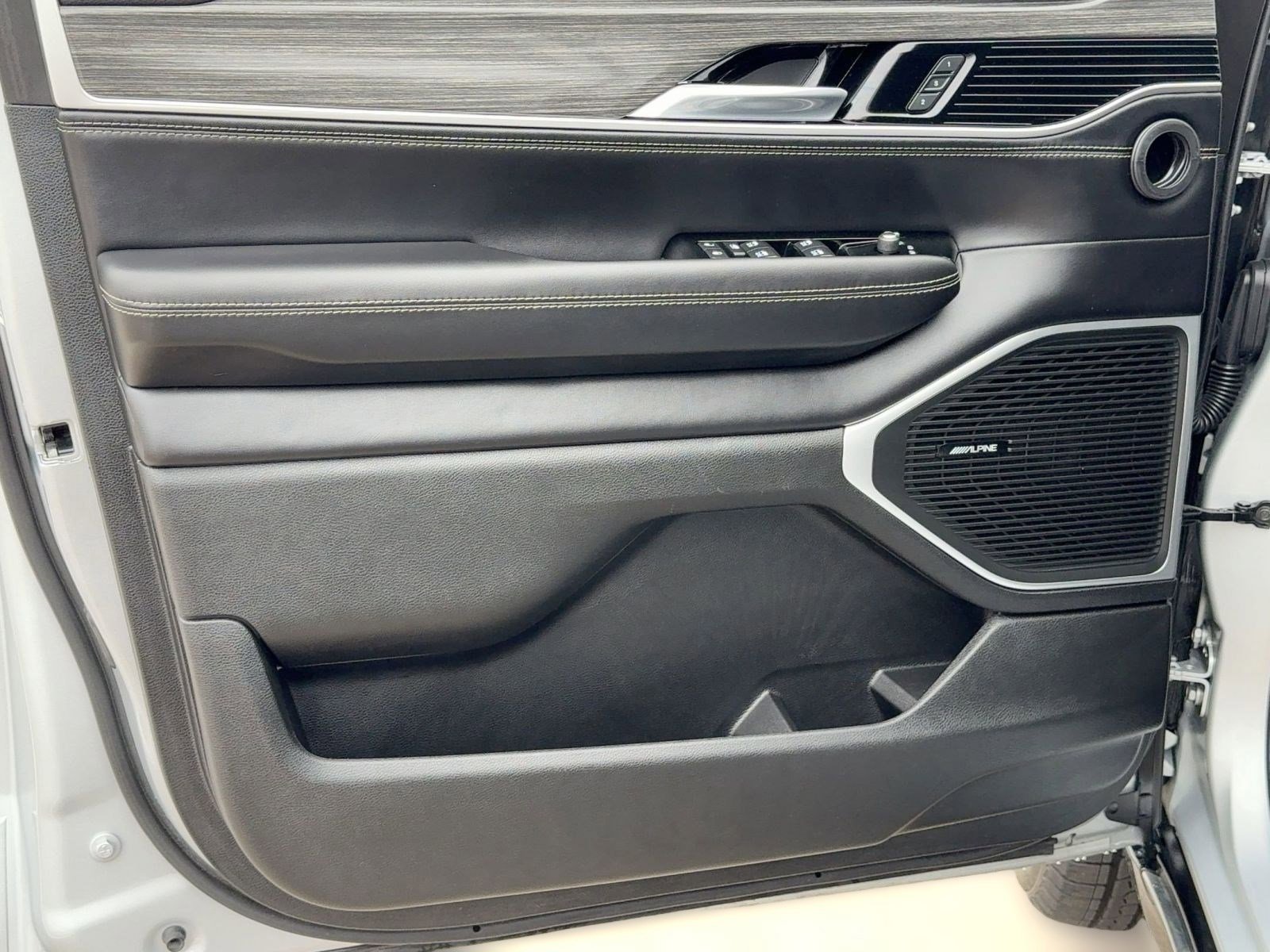 Used 2022 Jeep Wagoneer Series II image 12