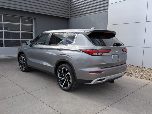 Used 2022 Mitsubishi Outlander SE image 6