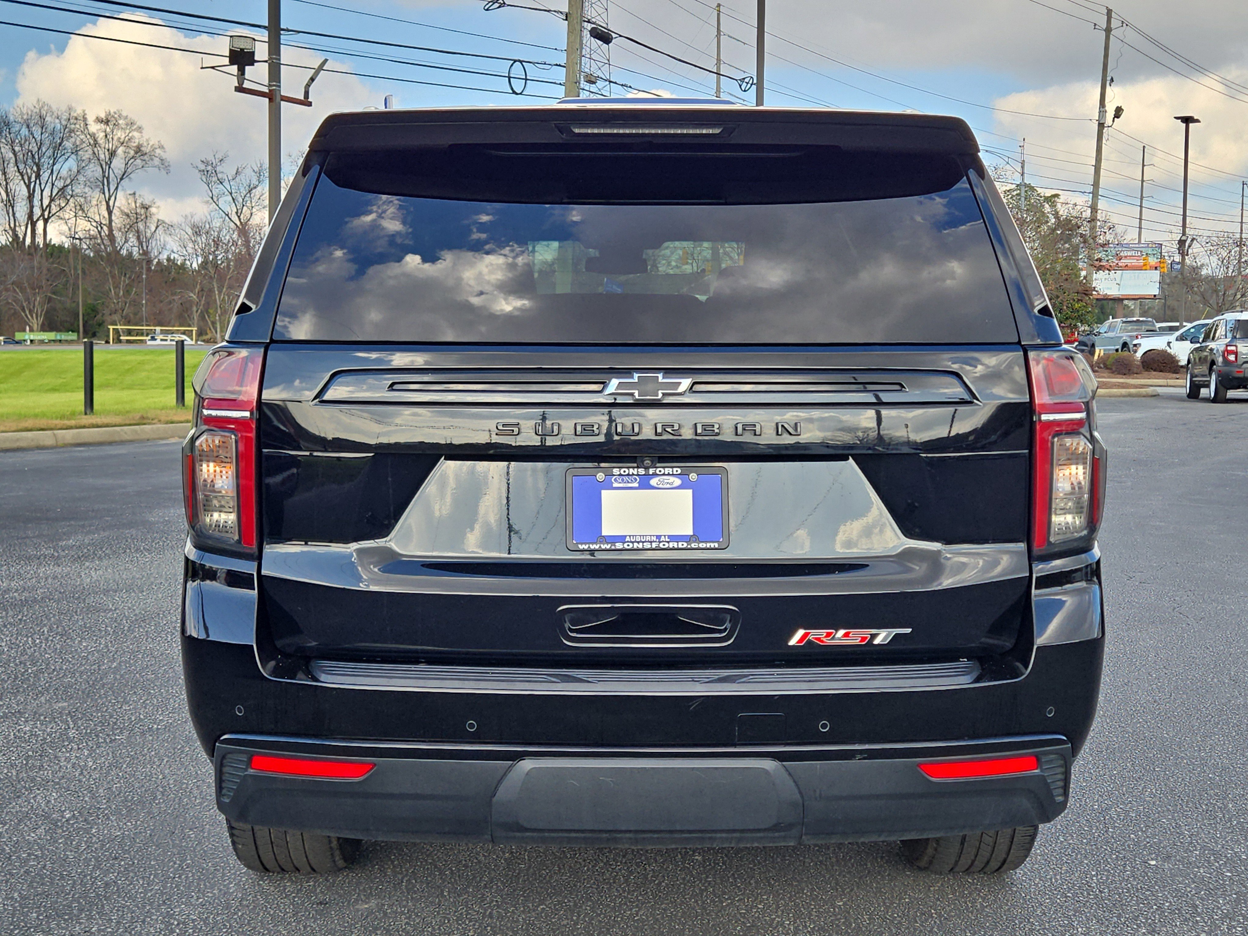 Used 2024 Chevrolet Suburban RST image 5