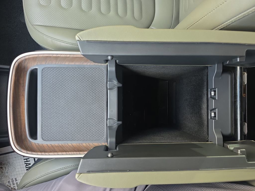 Used 2022 Rivian R1T Adventure image 36