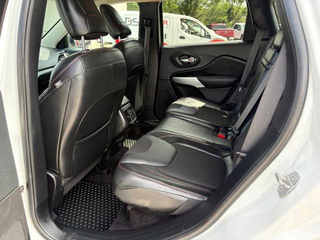 Used 2018 Jeep Cherokee Trailhawk AWD/4WD image 16