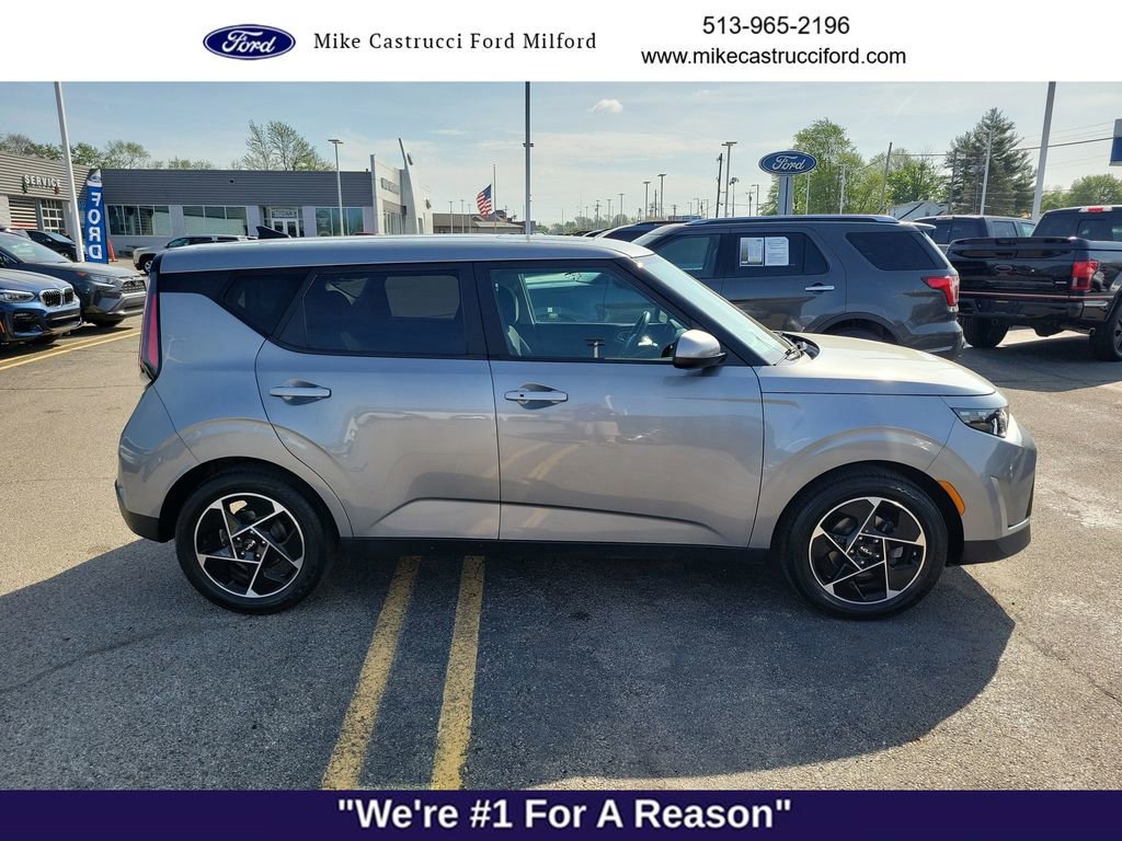 Used 2023 Kia Soul EX image 2