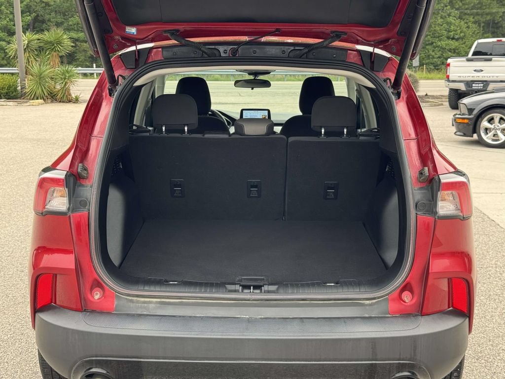 Certified 2021 Ford Escape SE w/ SE Sport Appearance Package FWD image 16